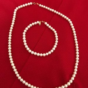 Real pearls Vintage necklace and bracelet